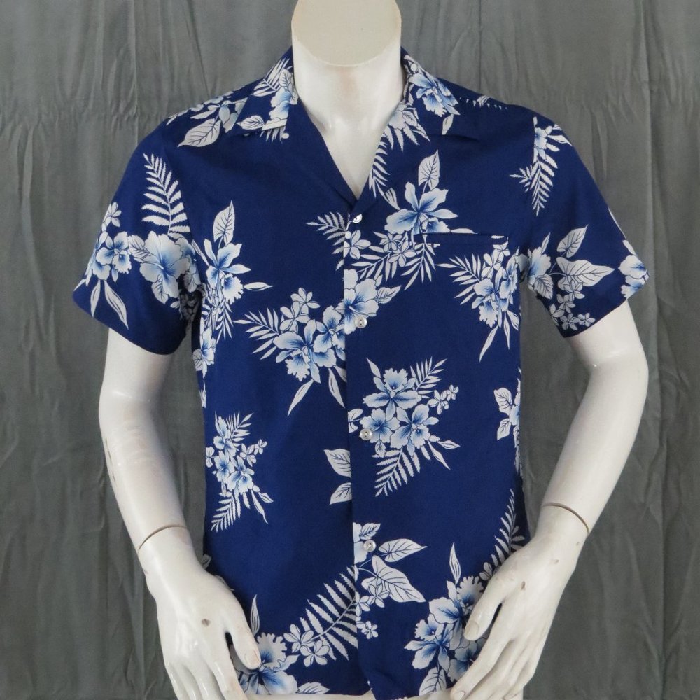 Vintage Hawaiian Shirt - White Floral Pattern by Island Fashions - Men's Small